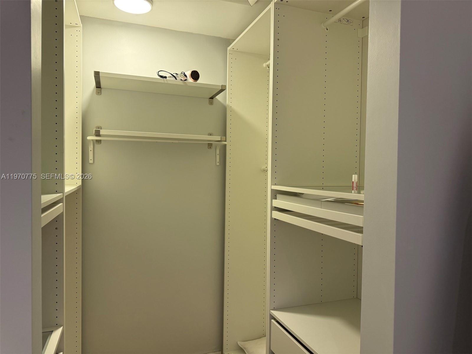 VILLAS AT BONAVENTURE IN - Residential