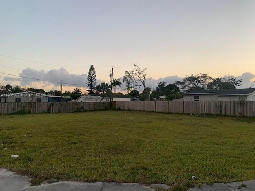 Huge lot in great neighborhood.  Build your dream home! Zoned single family residence. New Construction close by.  Close to great schools, turnpike and Krome Ave. Owner has the survey and elevation certificate upon request.