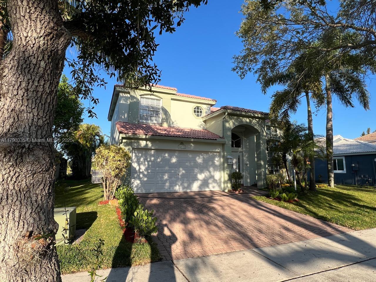 1571 Nw 132nd Ave, Pembroke Pines, Miami-Dade County, Florida - 3 Bedrooms  
3 Bathrooms - 