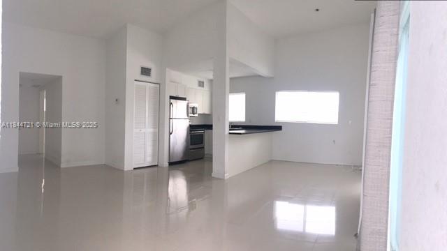 8035 Crespi Blvd 1