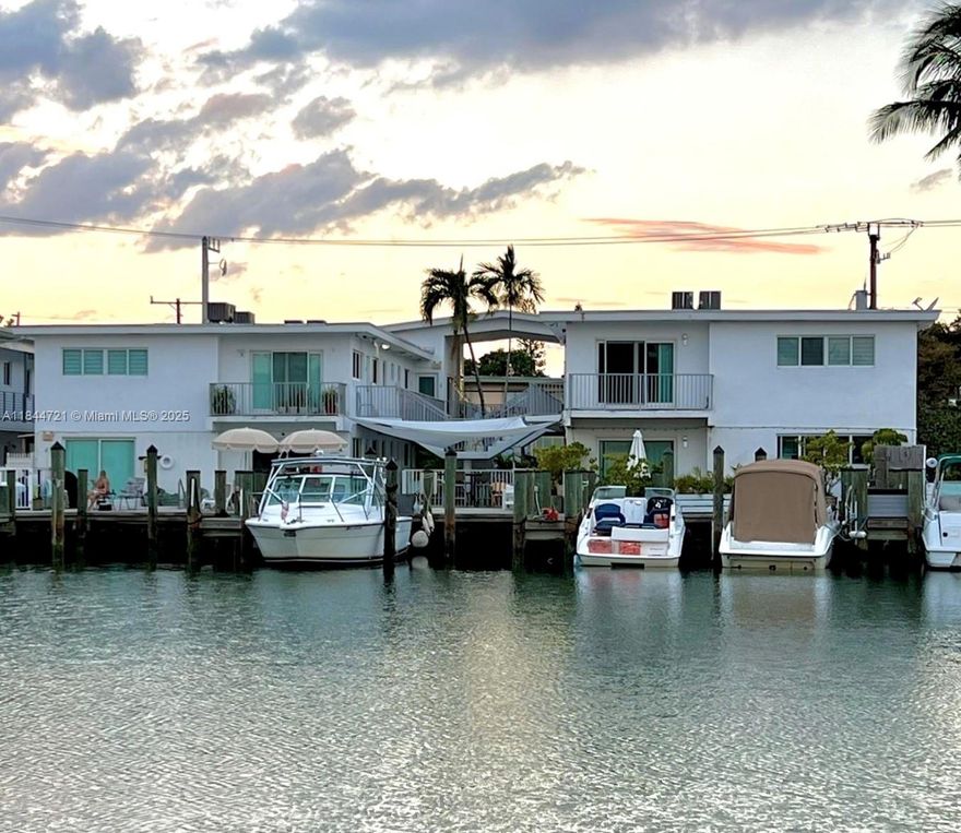 Modern 2 bed / 2 bath condo for rent in a boutique 14 unit gated community with a waterfront pool and BBQ deck. This updated unit features high-impact windows, an open-concept kitchen. Located in a waterfront building with available boat dock space, just 10 minutes walk to the ocean. Enjoy a peaceful and pleasant setting with swimming pool on the canal with fast approval process. Ideal for those seeking comfort, convenience, and lifestyle by the water. Available now,don’t miss this opportunity!