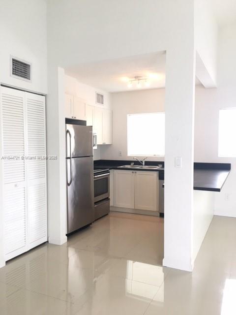 8035 Crespi Blvd 1