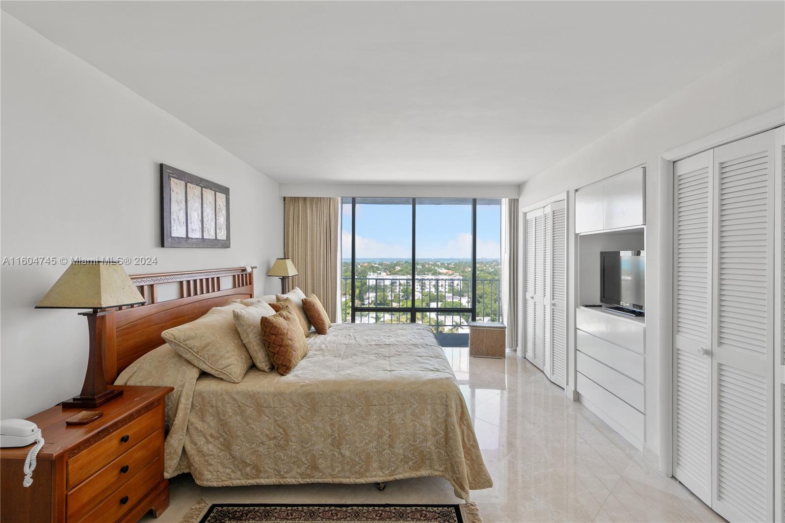 881 Ocean Dr 11C