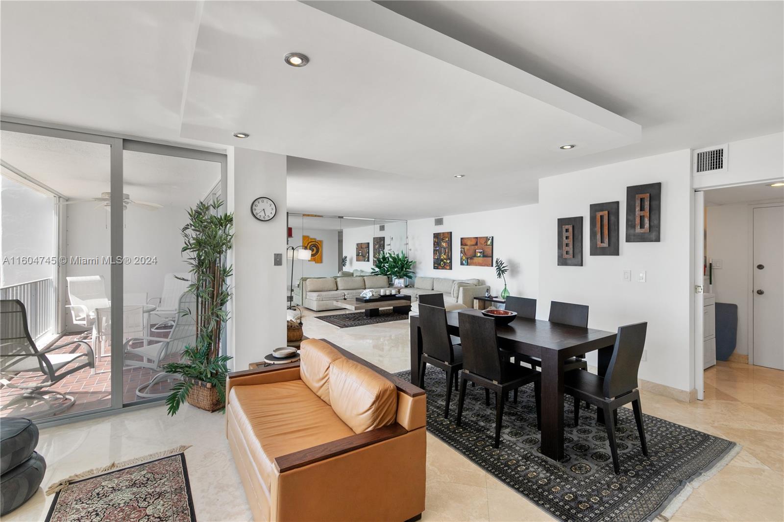 881 Ocean Dr 11C