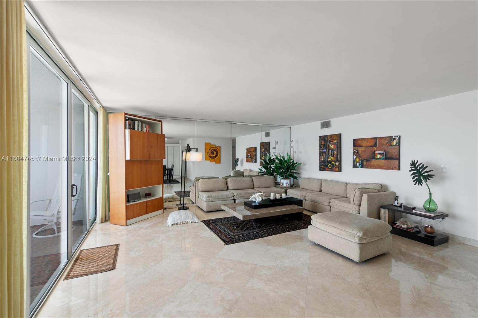 881 Ocean Dr 11C