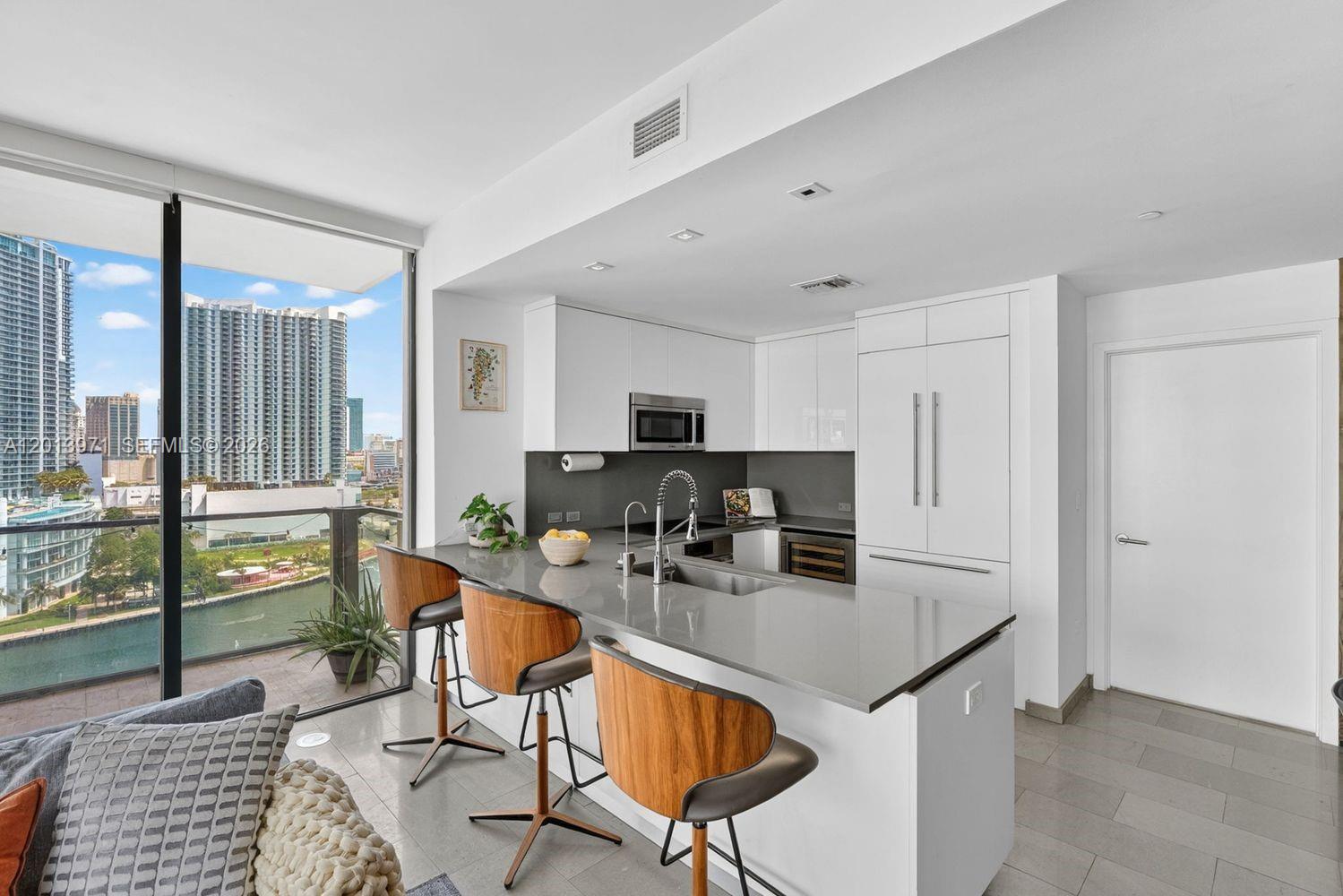 RISE CONDO - Residential