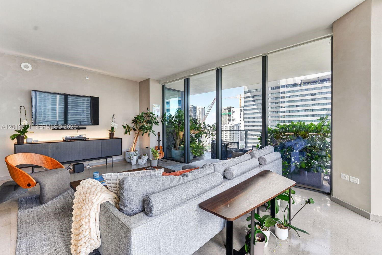 RISE CONDO - Residential