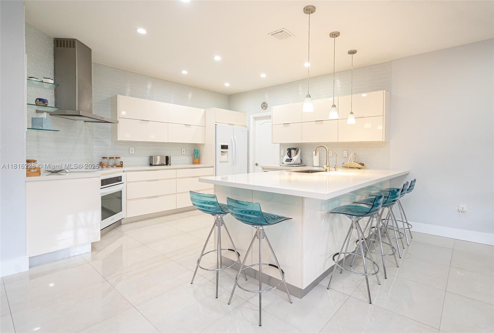 Property for Sale at 10914 Nw 70th St, Doral, Miami-Dade County, Florida - Bedrooms: 3 
Bathrooms: 3  - $819,000