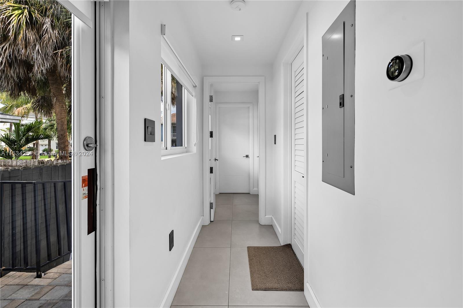 TROPICAL ISLE HOMES - Residential