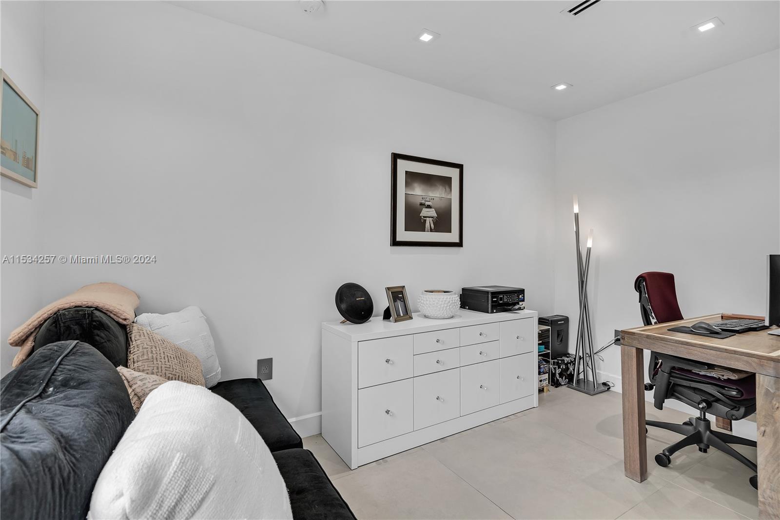 TROPICAL ISLE HOMES - Residential