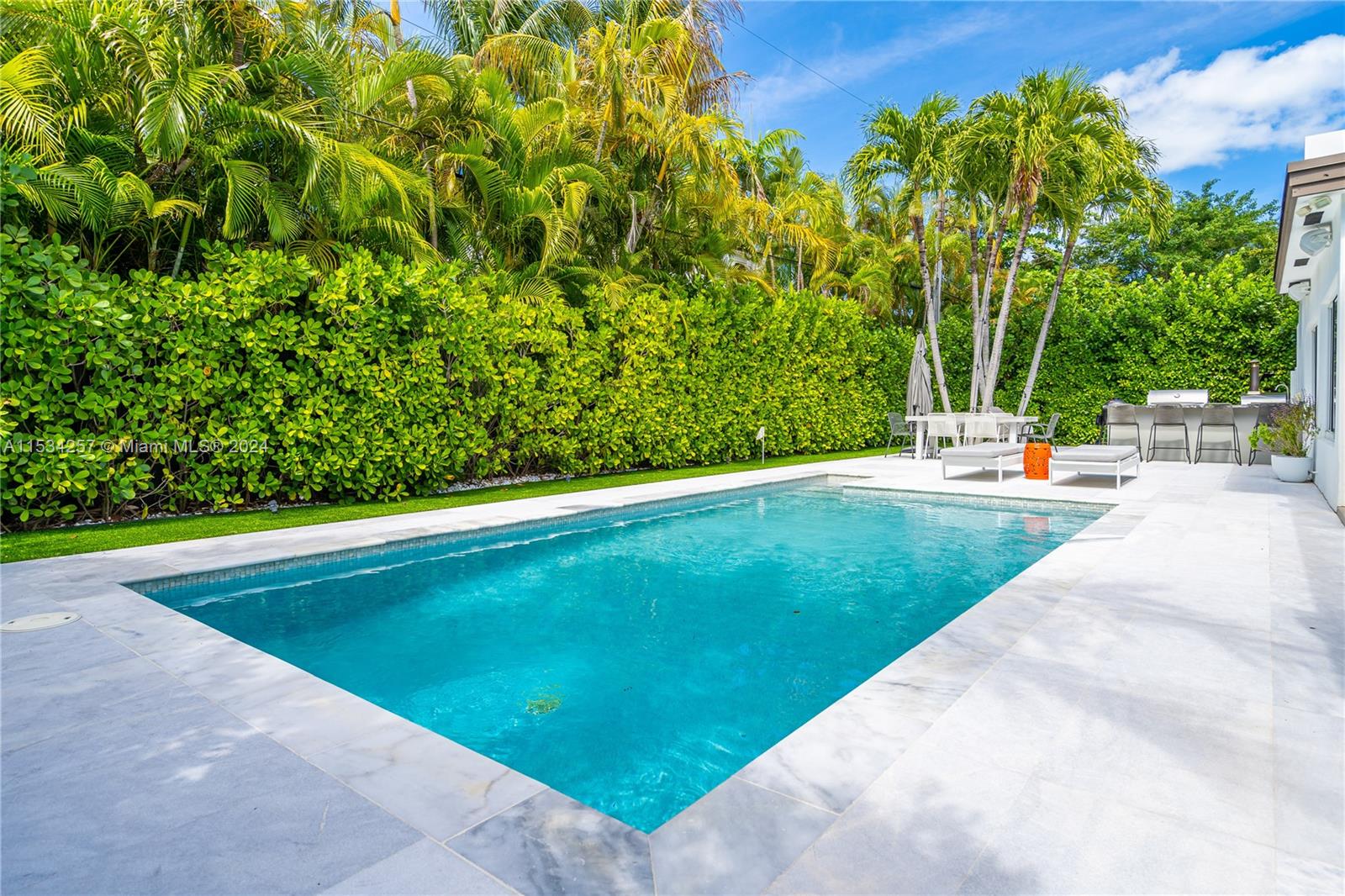 TROPICAL ISLE HOMES - Residential