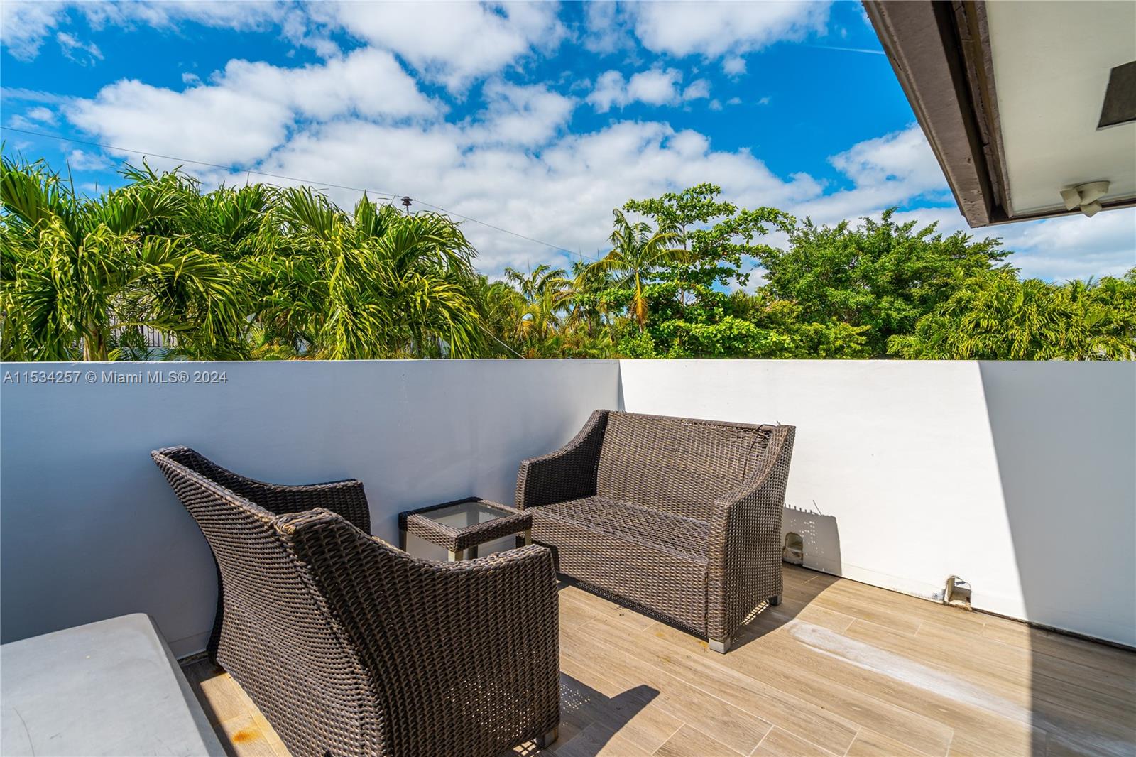 TROPICAL ISLE HOMES - Residential