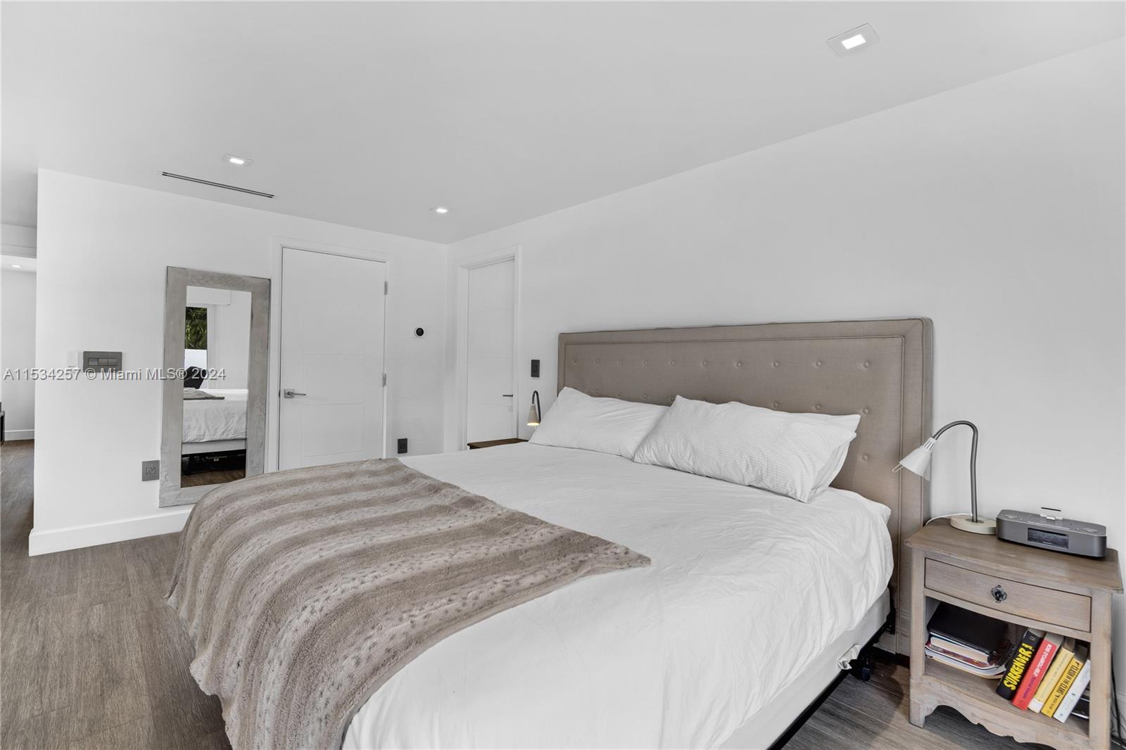 TROPICAL ISLE HOMES - Residential