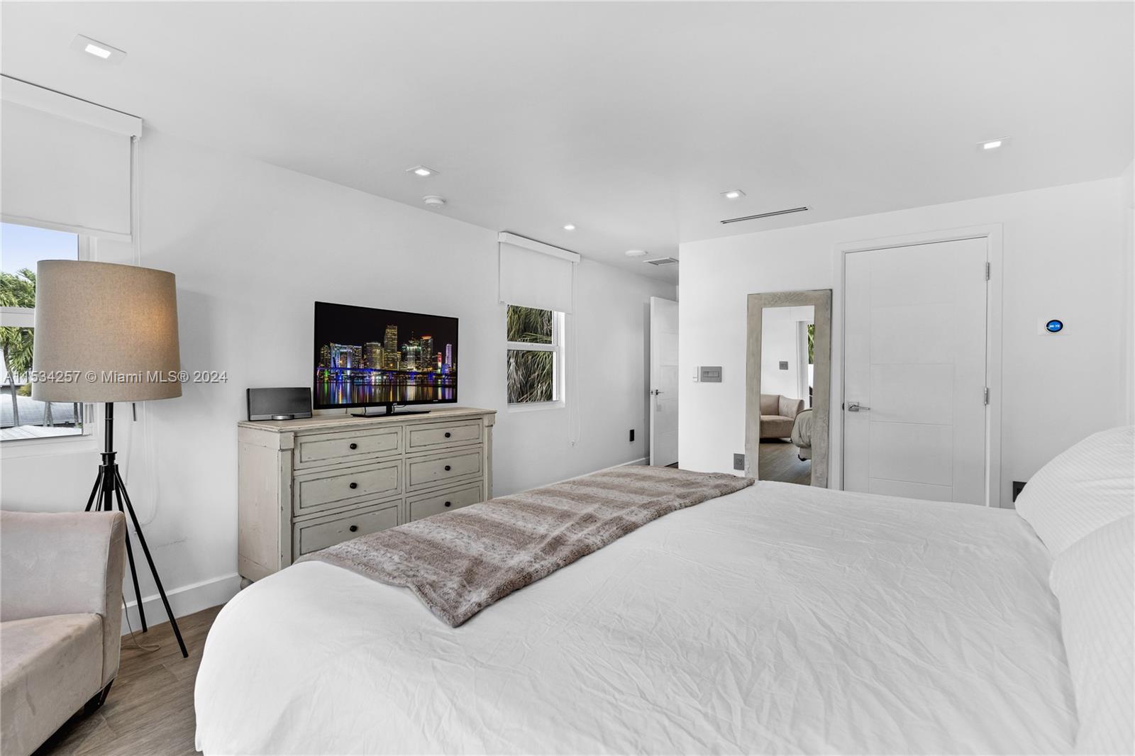 TROPICAL ISLE HOMES - Residential