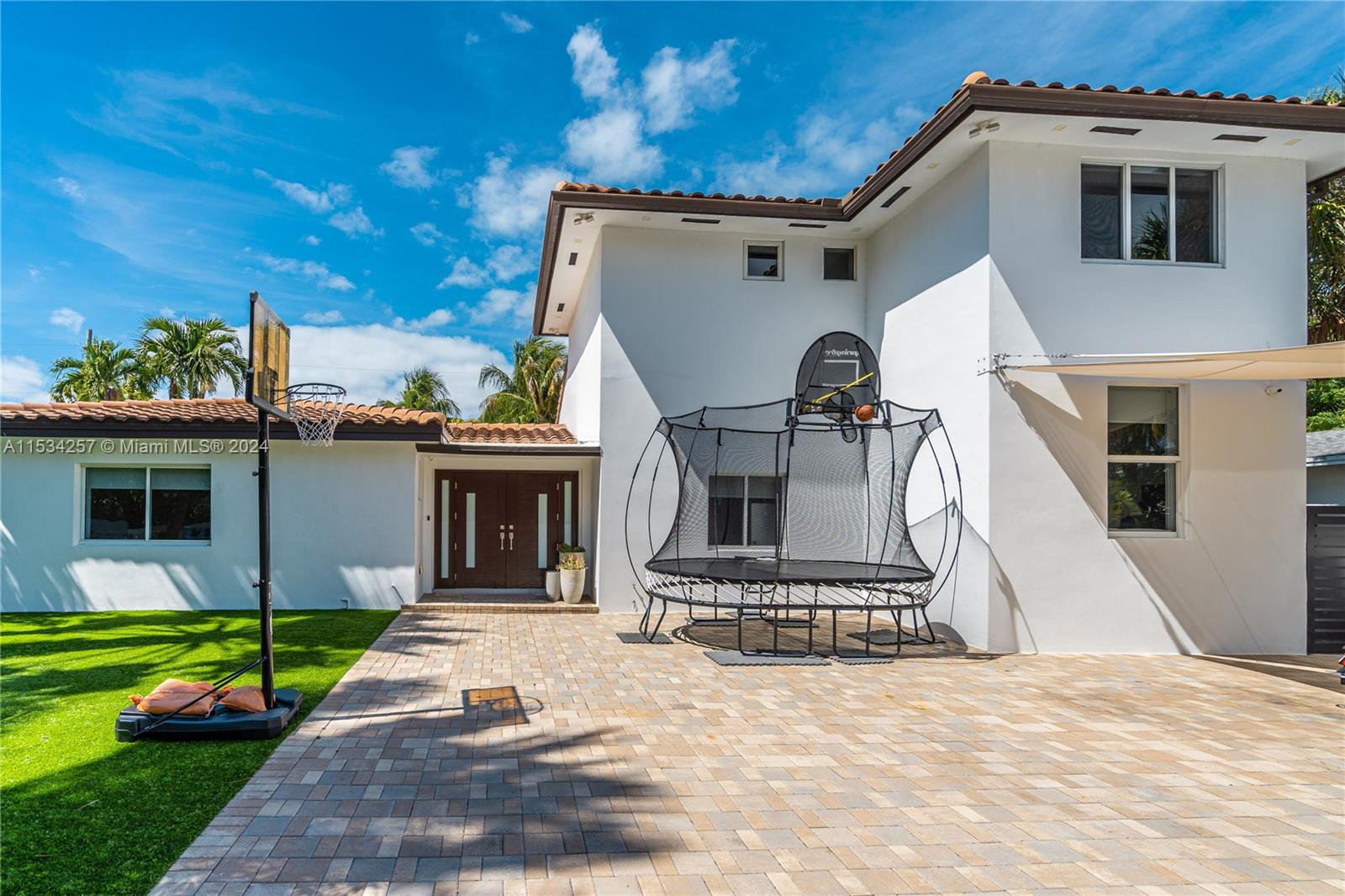 TROPICAL ISLE HOMES - Residential