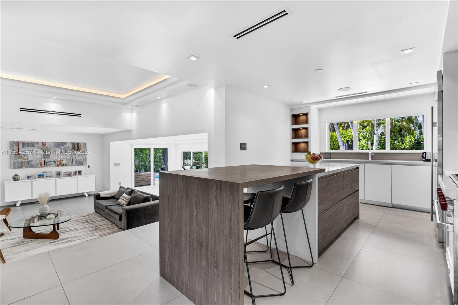 TROPICAL ISLE HOMES - Residential