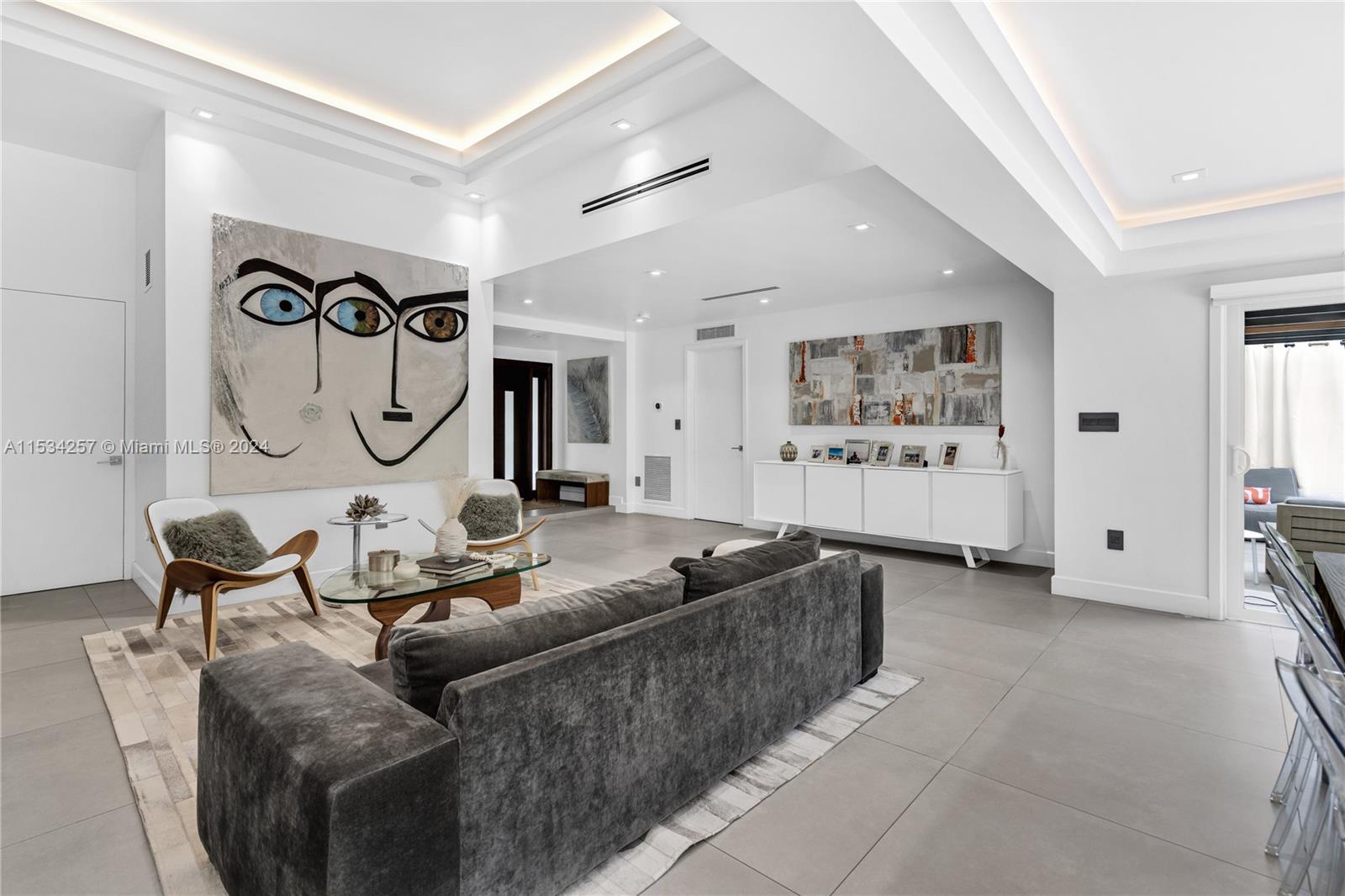 TROPICAL ISLE HOMES - Residential