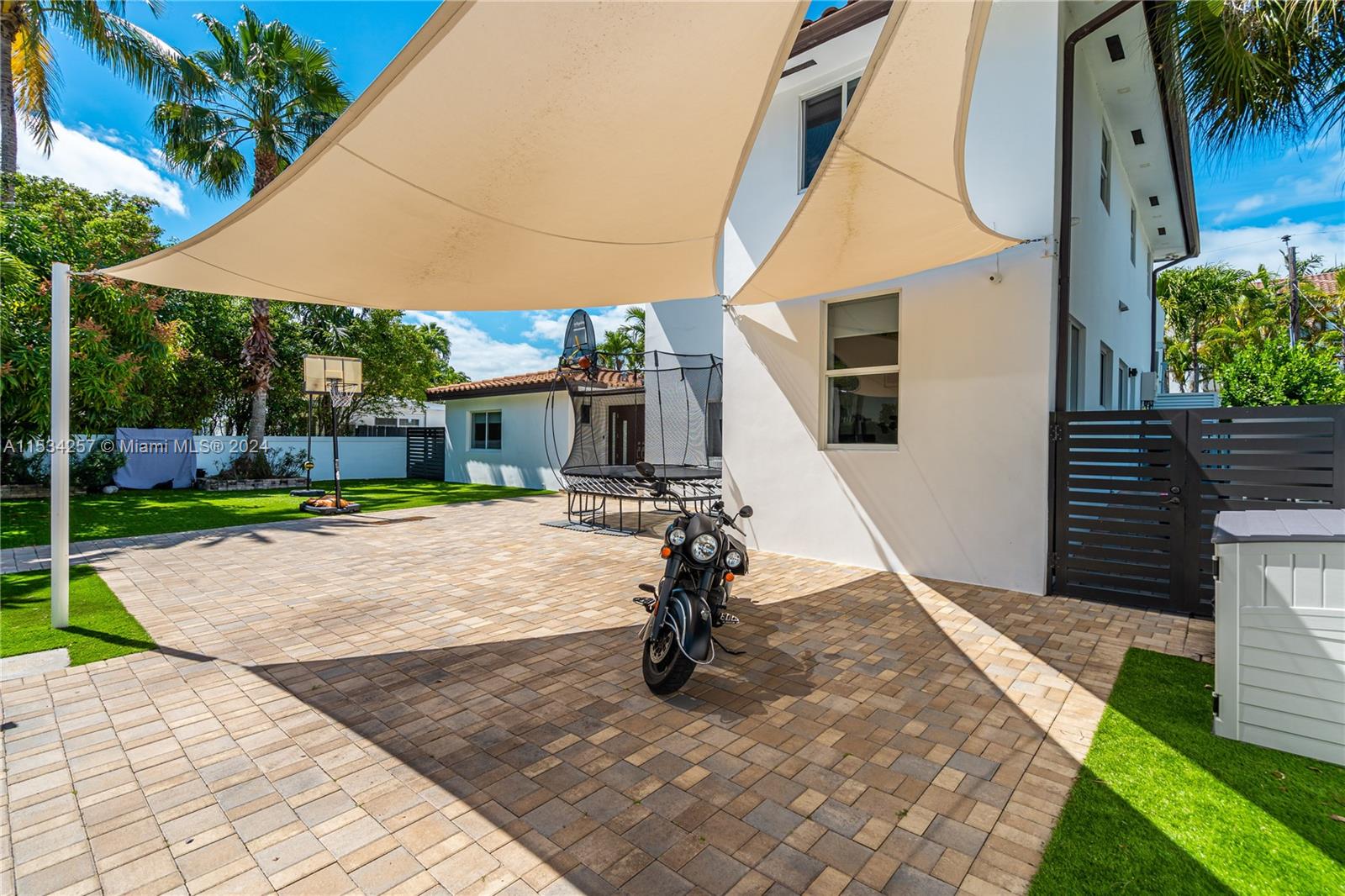 TROPICAL ISLE HOMES - Residential