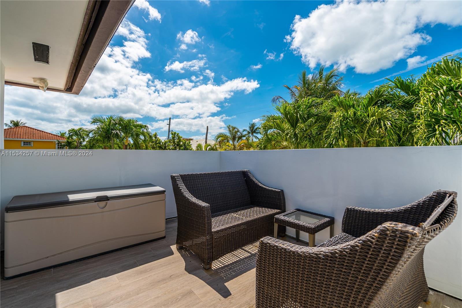 TROPICAL ISLE HOMES - Residential