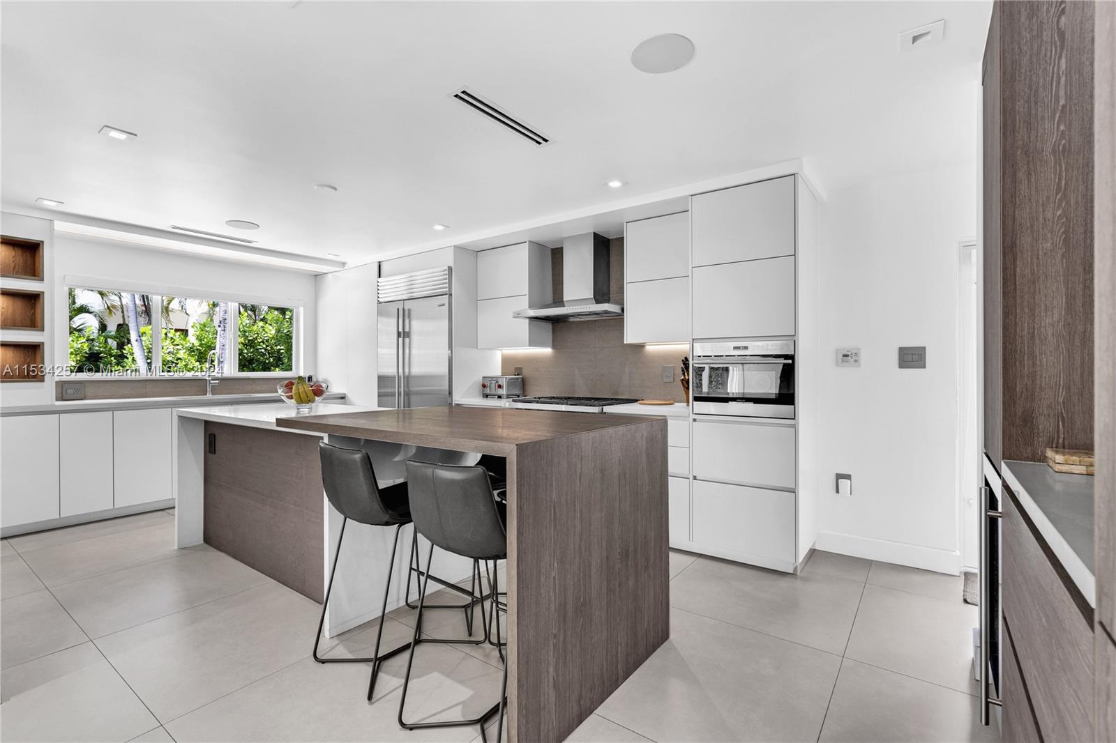 TROPICAL ISLE HOMES - Residential