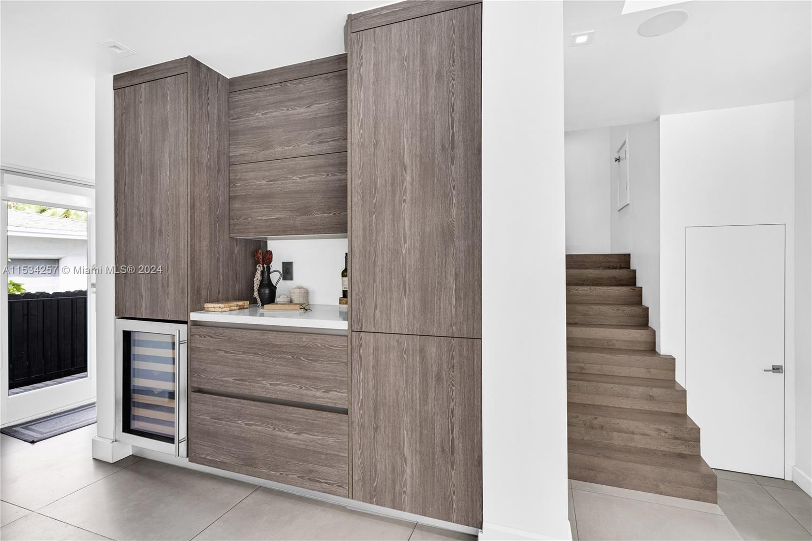 TROPICAL ISLE HOMES - Residential