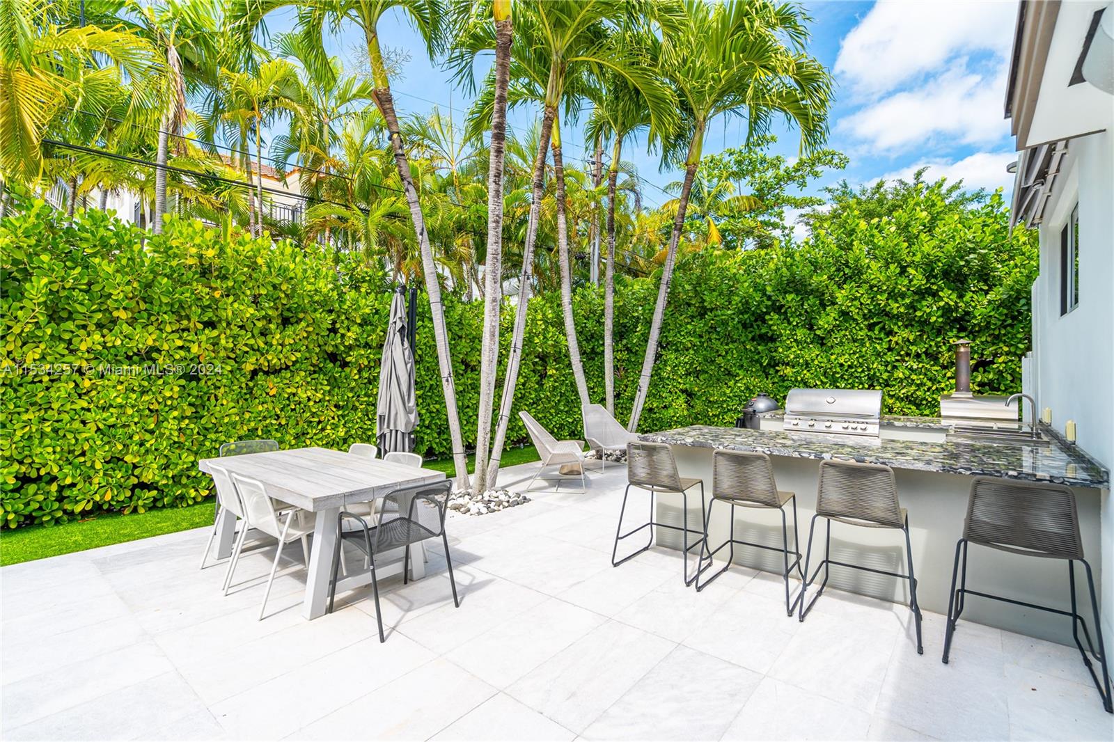 TROPICAL ISLE HOMES - Residential