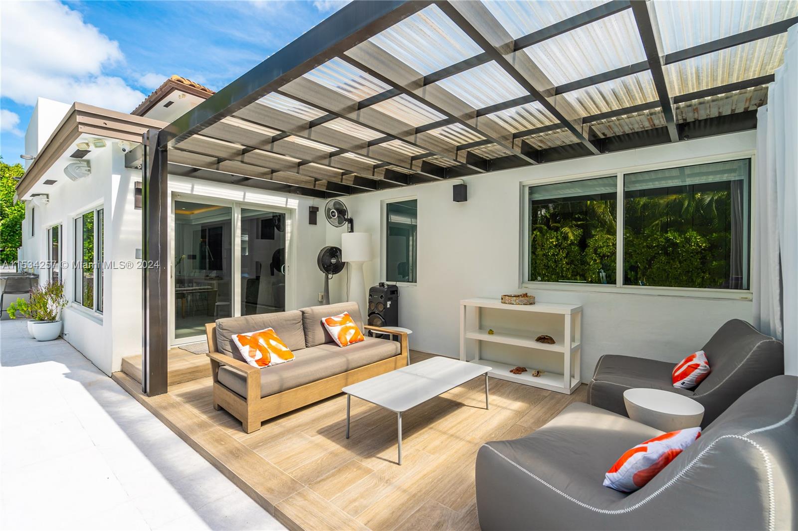 TROPICAL ISLE HOMES - Residential