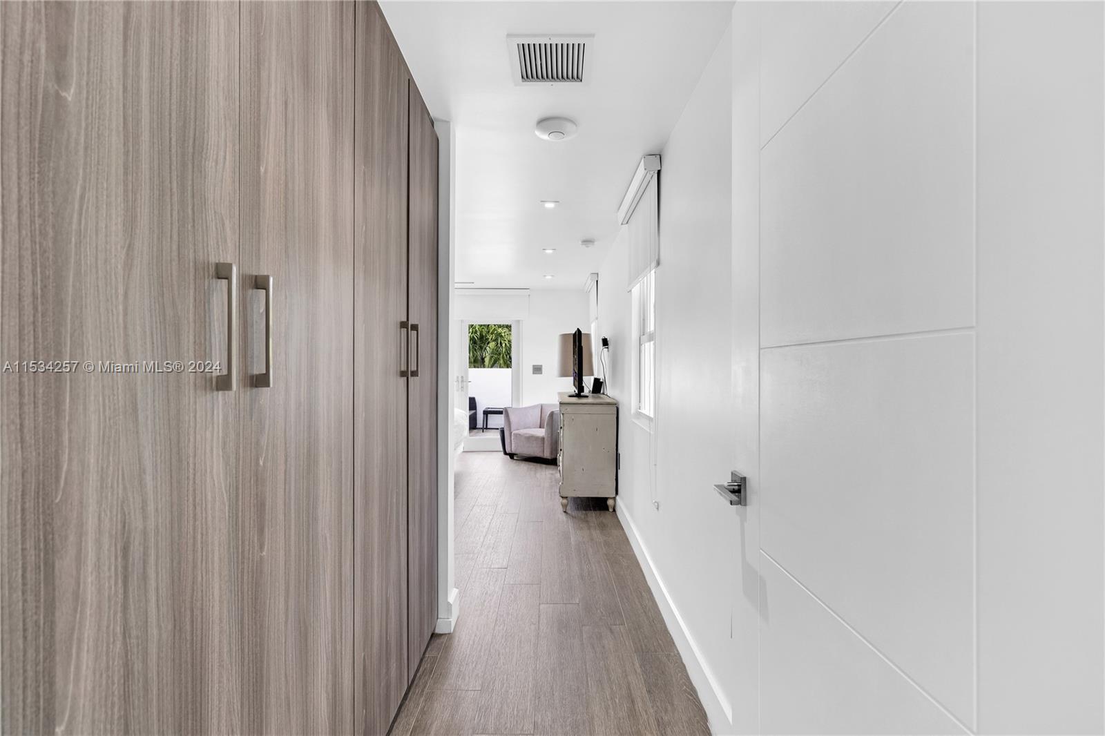 TROPICAL ISLE HOMES - Residential