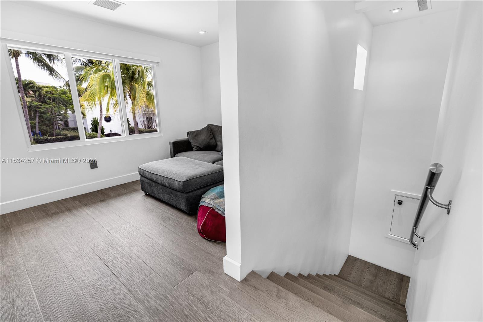 TROPICAL ISLE HOMES - Residential