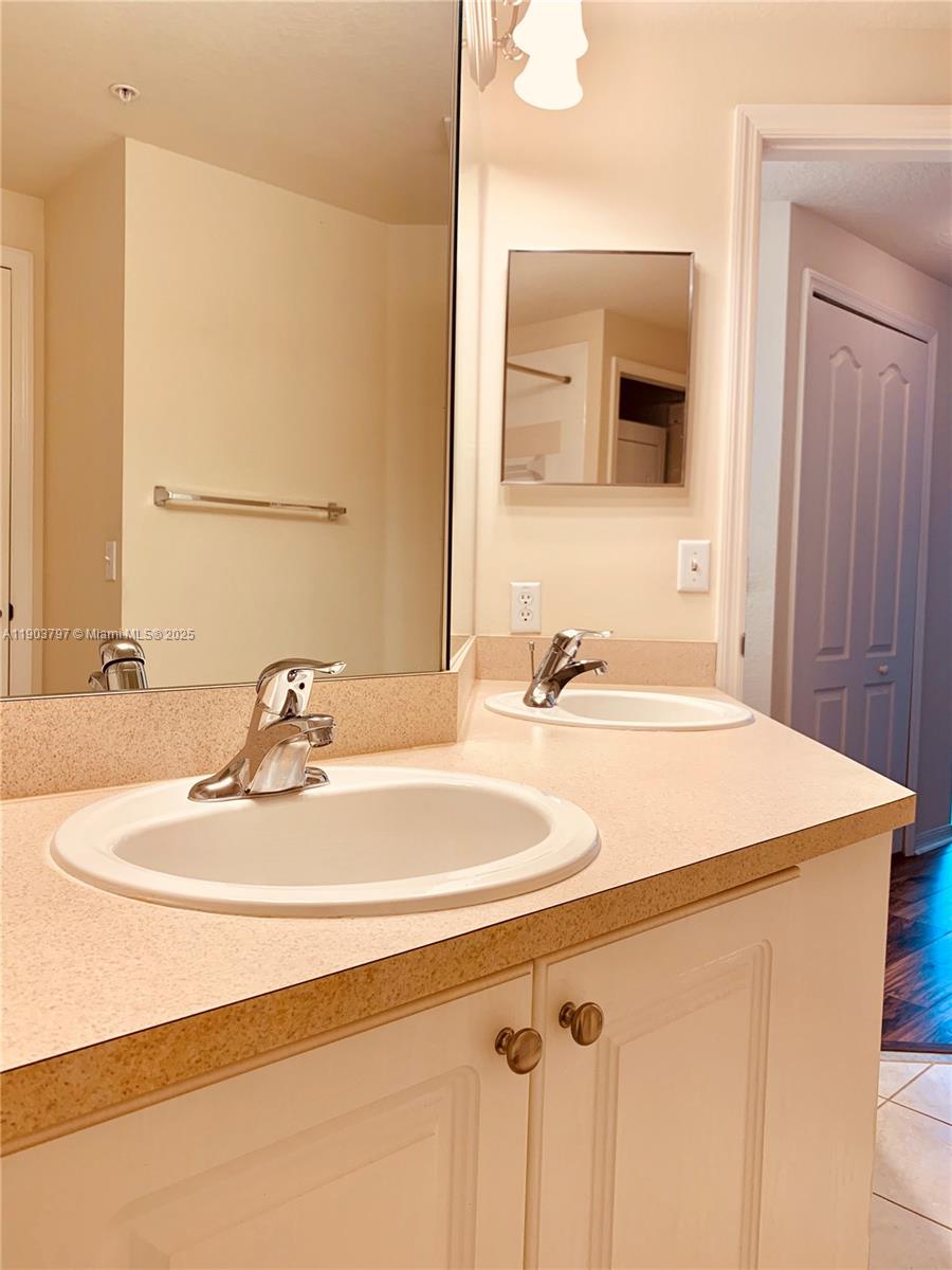 RESIDENCES AT LEGACY PLAC - Residential Lease