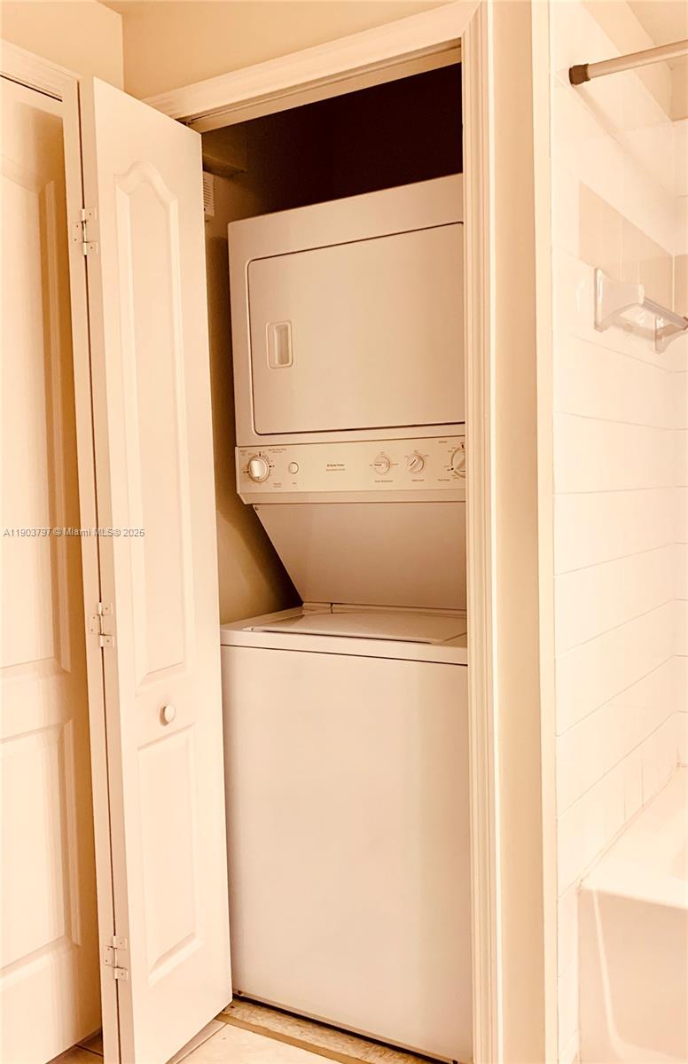 RESIDENCES AT LEGACY PLAC - Residential Lease