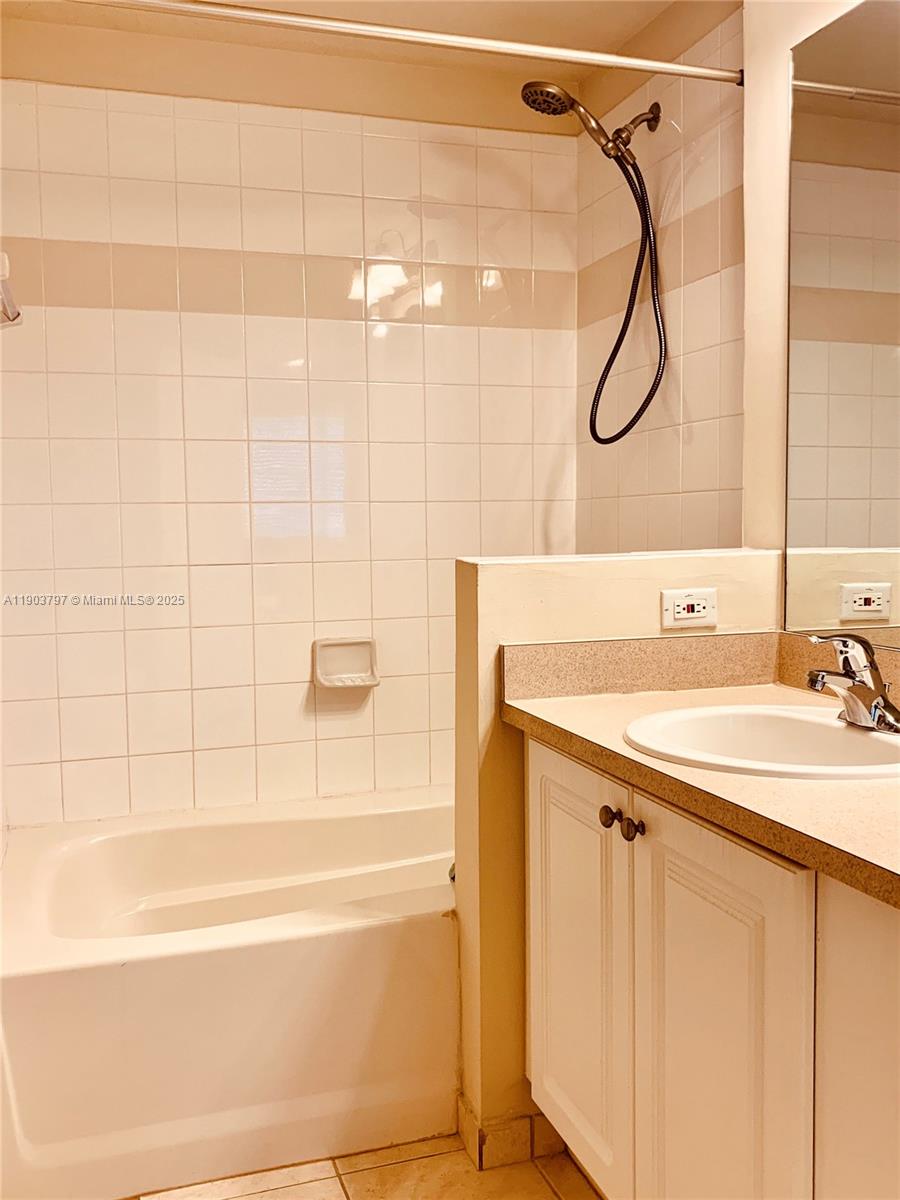 RESIDENCES AT LEGACY PLAC - Residential Lease