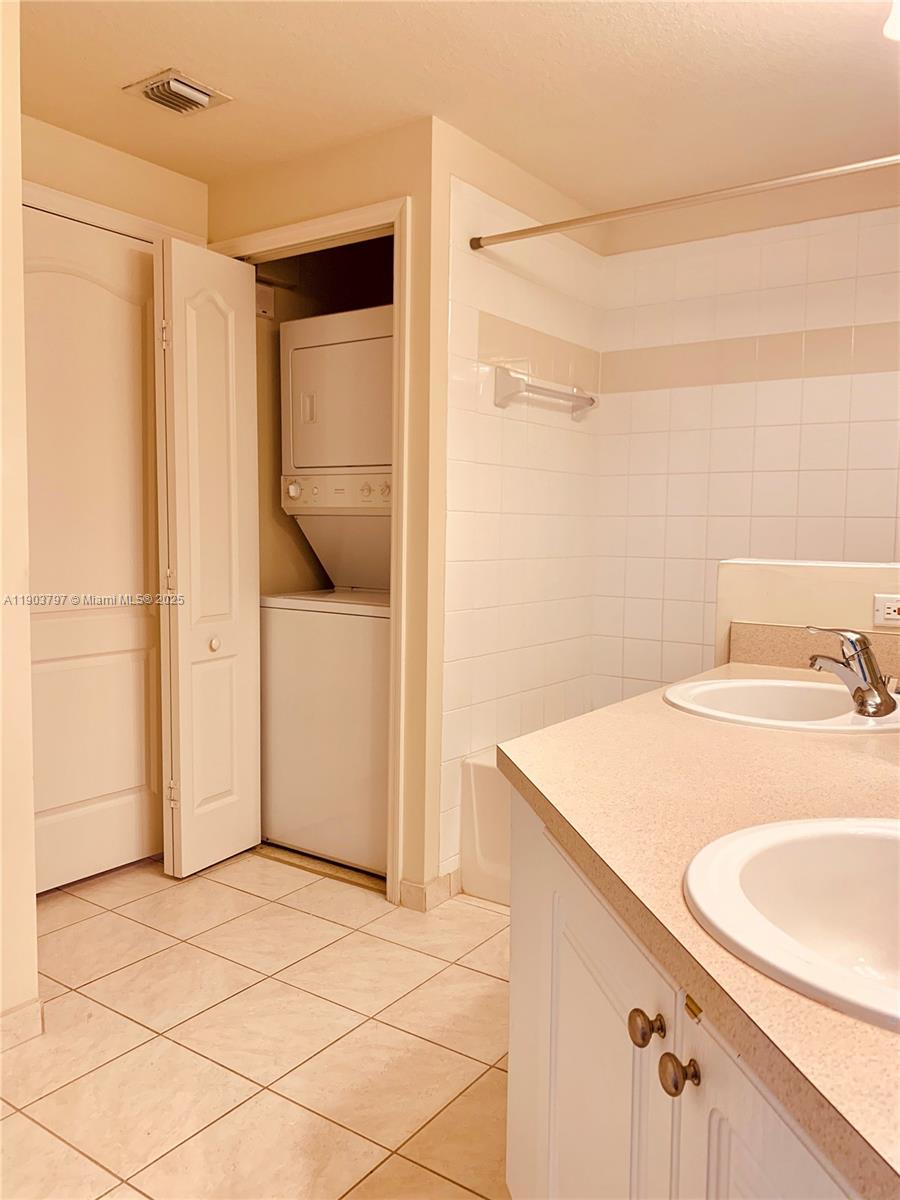 RESIDENCES AT LEGACY PLAC - Residential Lease