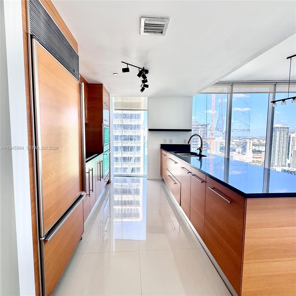 ICONBRICKELL CONDO NO 1 - Residential Lease