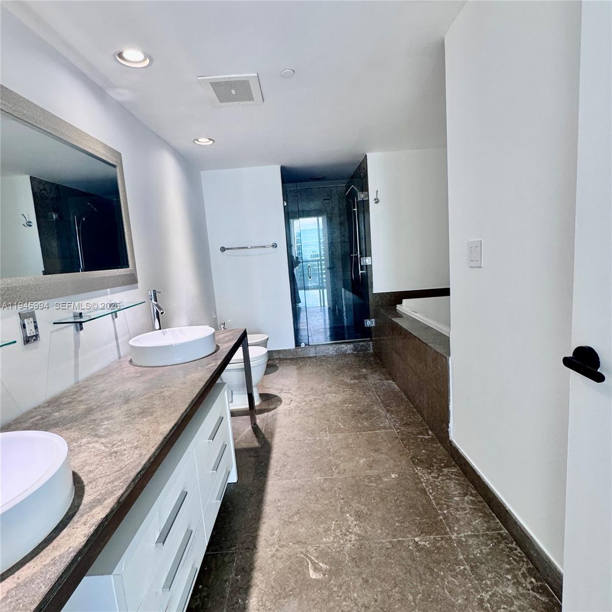 ICONBRICKELL CONDO NO 1 - Residential Lease