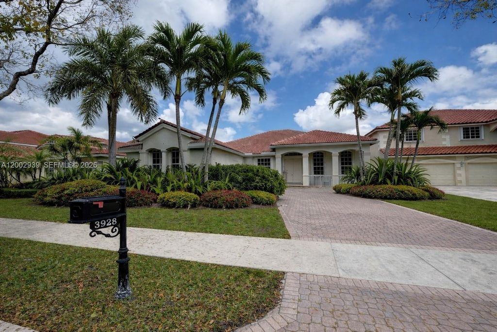 Photo of 3928 Heron Ridge Ln, Weston, FL 33331 (MLS # A12002939)