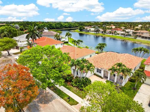 Photo of 3928 Heron Ridge Ln, Weston, FL 33331 (MLS # A12002939)