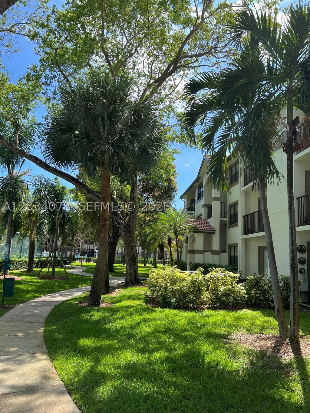 Photo of 550 S Park Rd #14-8, Hollywood, FL 33021 (MLS # A12034078)