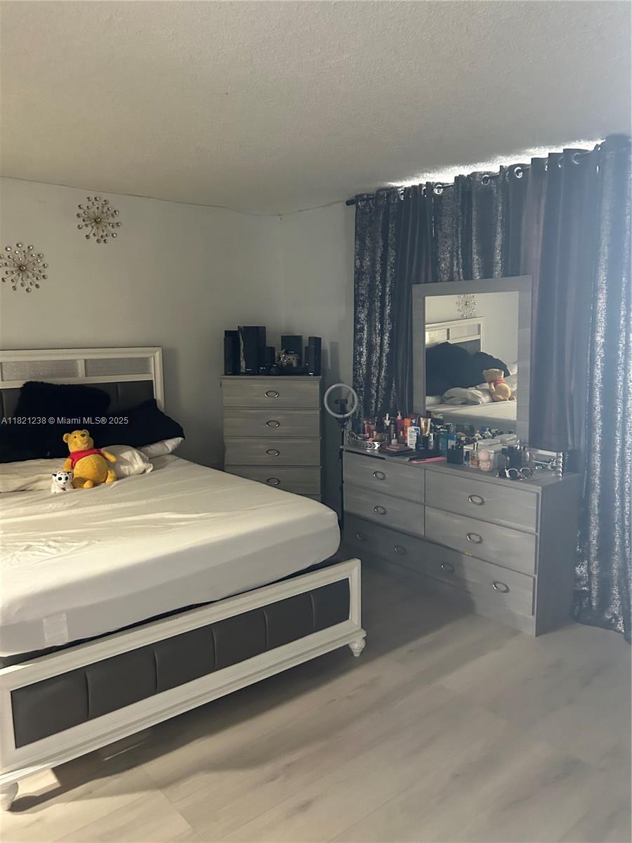 SAMARI LAKE EAST CONDO - Residential