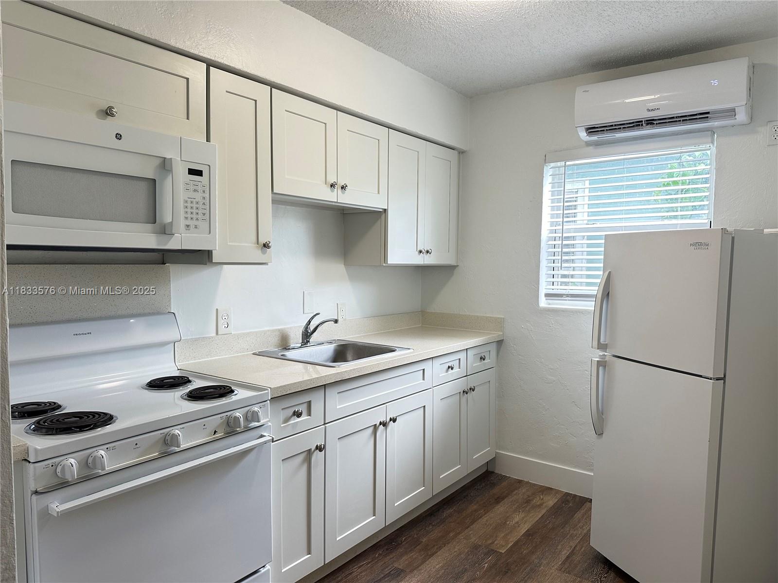 1821 Thomas St 2