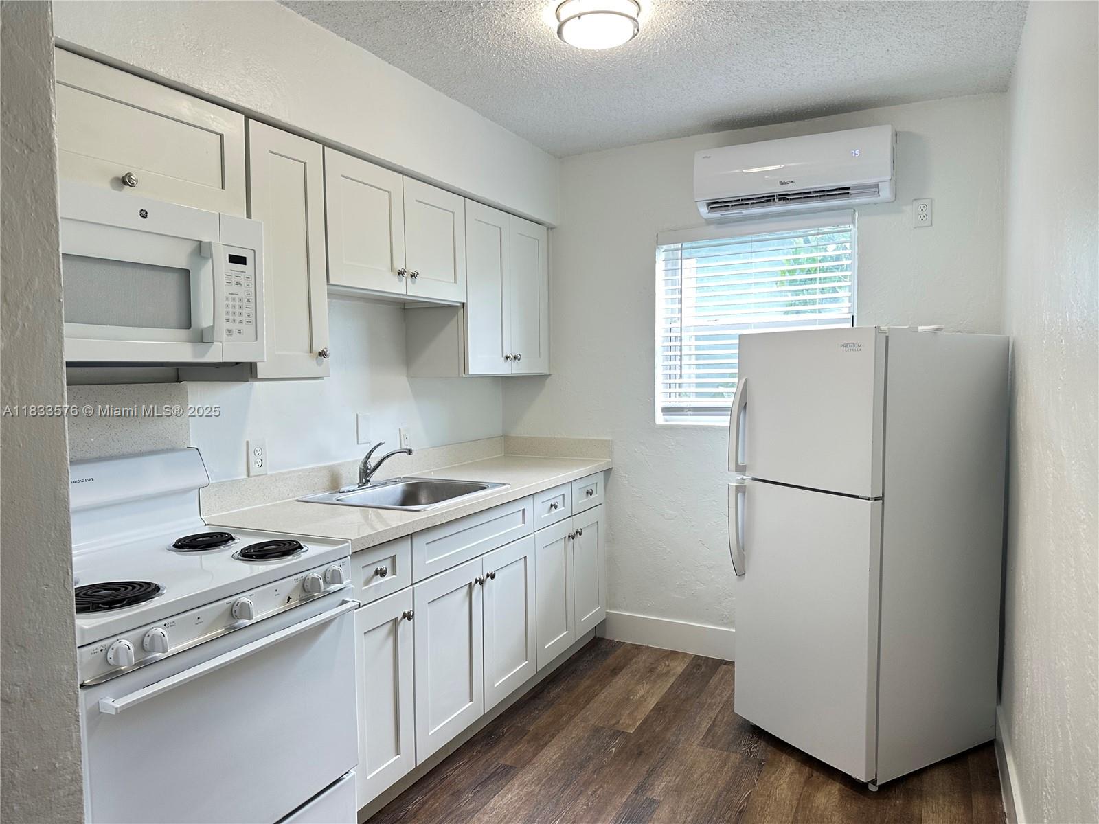 1821 Thomas St 2