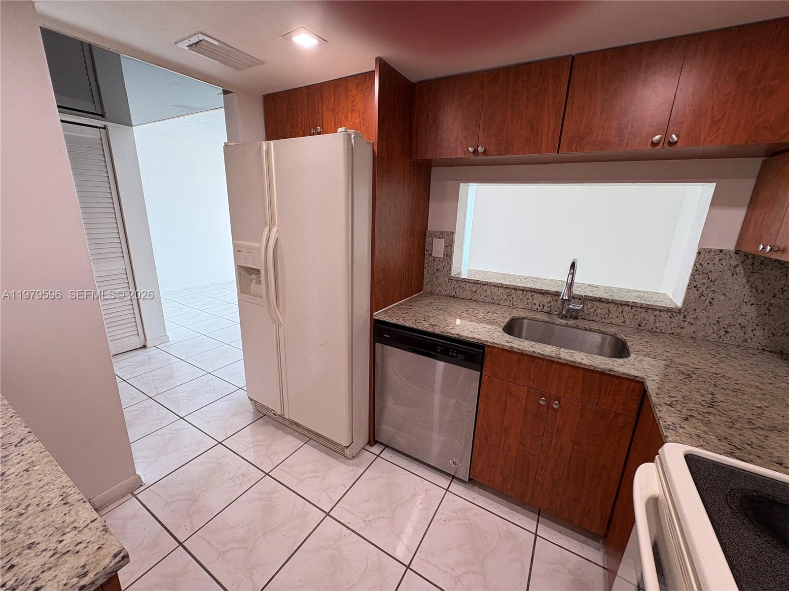 INTERNATIONAL PARK CONDO - Residential Lease