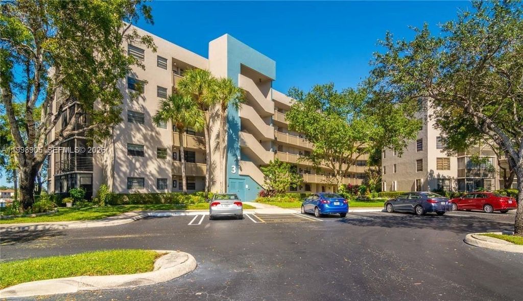 Photo of 1100 Colony Point Cir #105, Pembroke Pines, FL 33026 (MLS # A11998905)