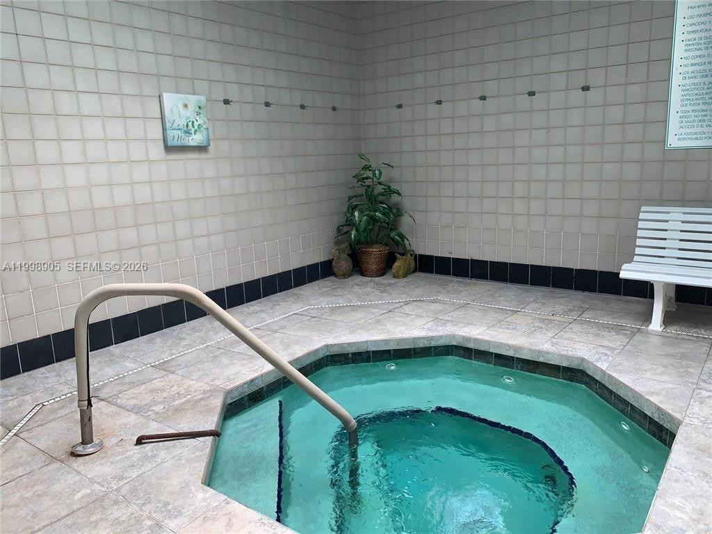 COLONY POINT 3 CONDO - Residential