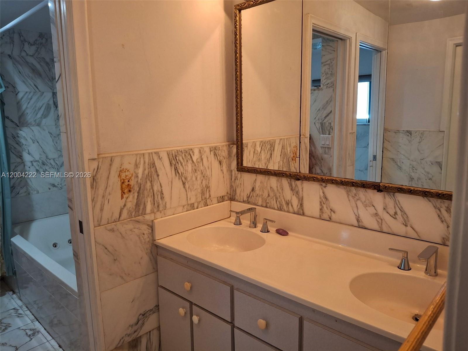 FLOYDS GROVES ESTATES - Residential