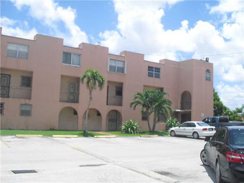 West Hialeah 2/2 1/2 baths on a second floor with balcony