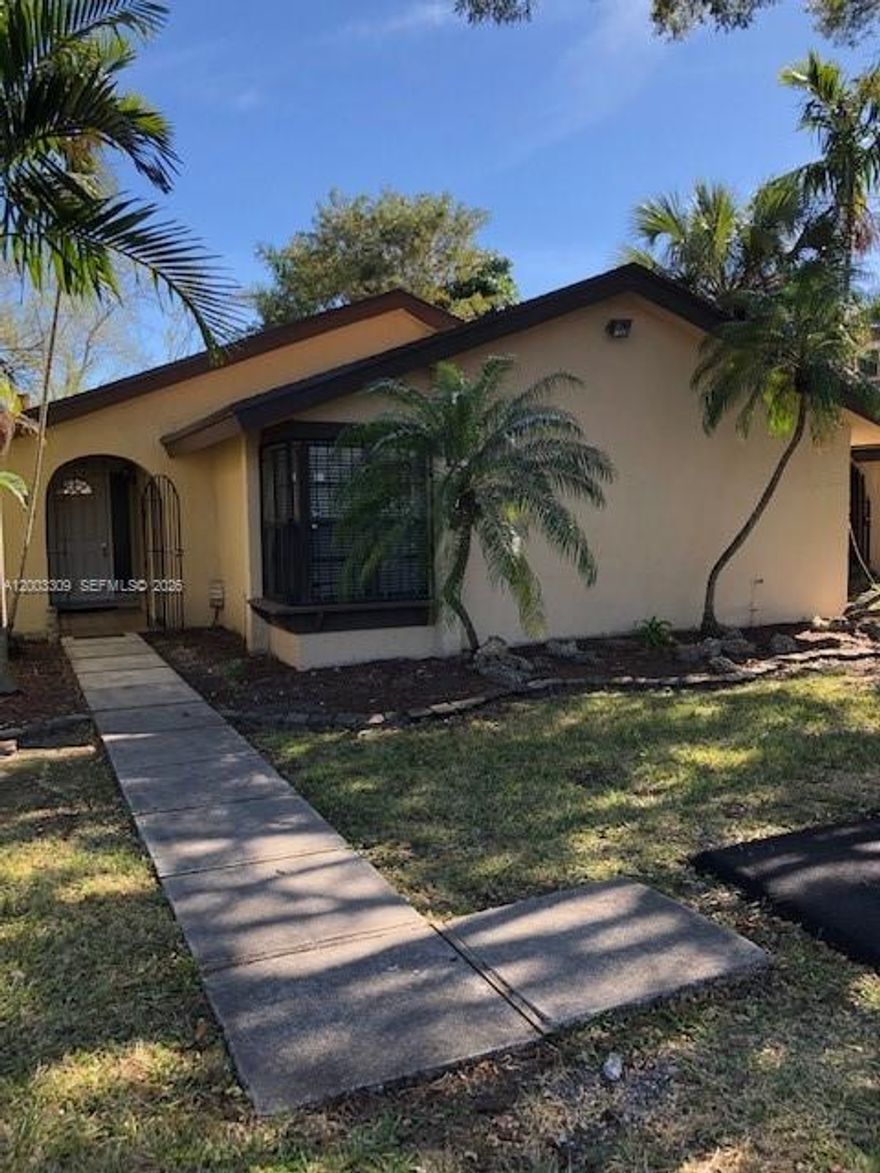 Prime Location*One of Miami’s BEST private gated country Club neighborhood*Located right in front of Macy’s at The Falls-walk to the best stores and restaurants in town- Publix right next door too. Beautiful bright and spacious 2 bedroom and 2 full baths house with vaulted ceiling completely remodeled with a private back yard. Pets Ok. Plenty of parking too- property has 2 parking right in front of the house and guest parking is right in front of the property with another 7 parking spaces. The neighborhood is Gated with 3 Tennis courts, basketball court, a private lake with a beautiful club house, swimming pool and our own private fenced dog run. The neighborhood belongs to the BEST SCHOOL district in Florida- Vineland Elementary, Palmetto Middle and Palmetto High all three are A-Rated.