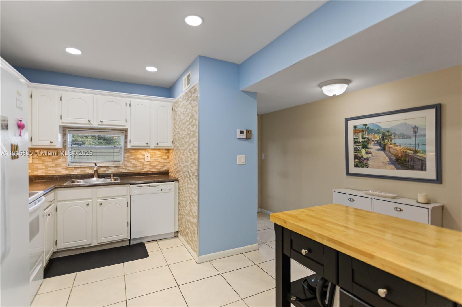 HOLLYBROOK GOLF AND - Residential