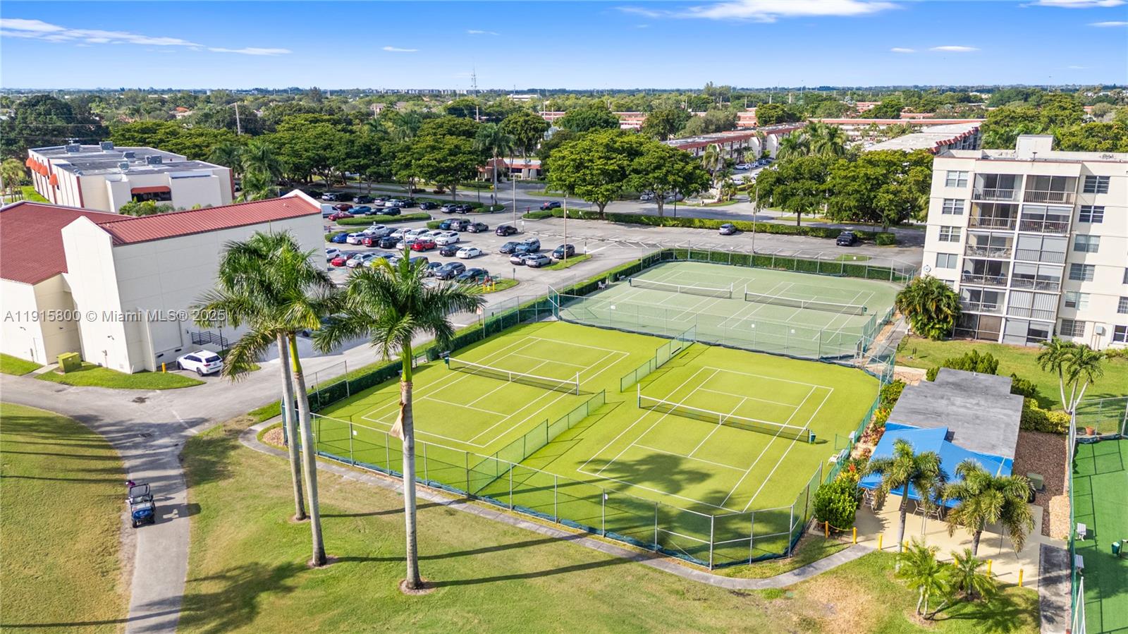 HOLLYBROOK GOLF AND - Residential