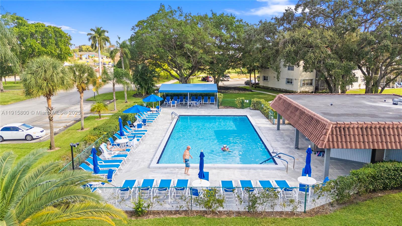 HOLLYBROOK GOLF AND - Residential